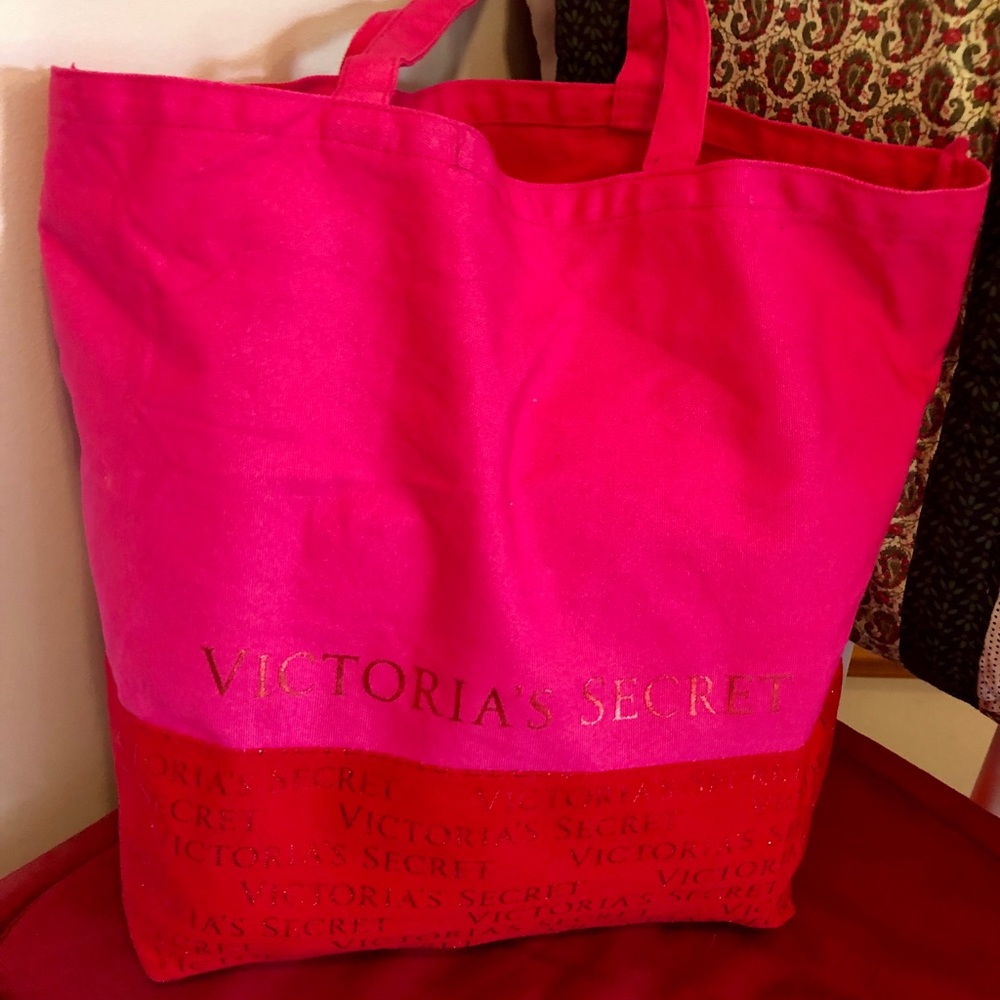 Victoria’s Secret Beach Tote!  🎉